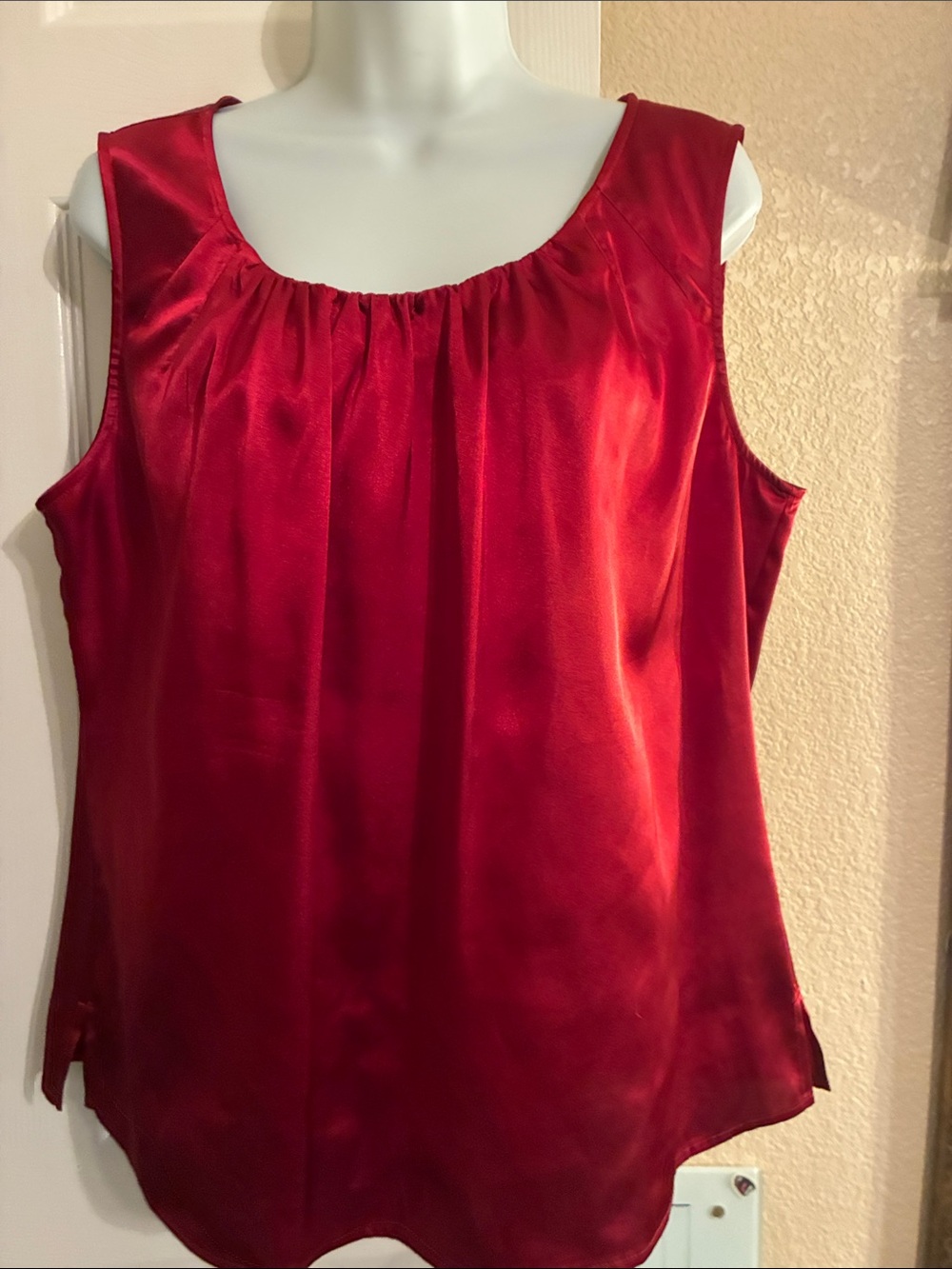 Chico's Cranberry Red Satin Scoop Neck Sleeveless Camisole